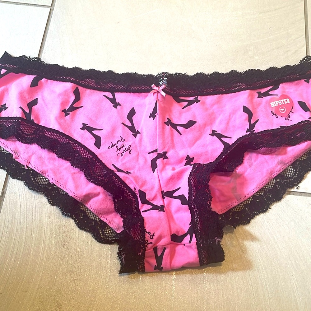 NWT Victoria’s Secret pink hiphugger M
